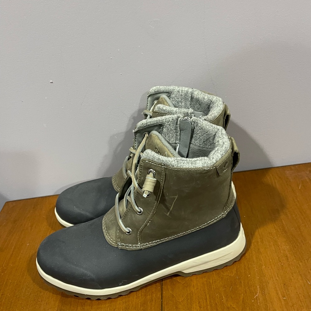 Sperry Maritime Repel Waterproof Boots size 9
